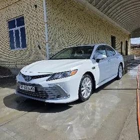 Toyota Camry 2021