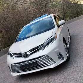 Toyota Sienna 2016
