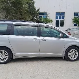 Toyota Sienna 2016