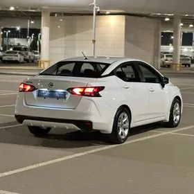 Nissan Versa 2021