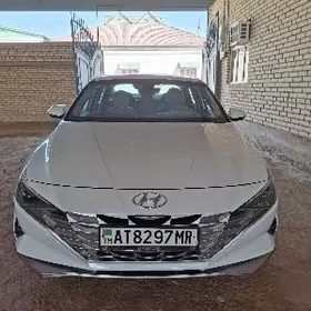 Hyundai Elantra 2022