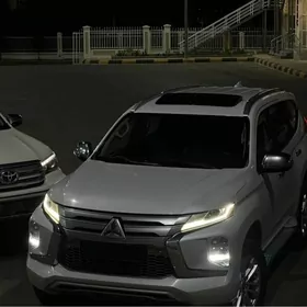 Mitsubishi Pajero 2020