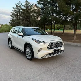 Toyota Highlander 2021