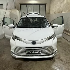 Toyota Sienna 2021