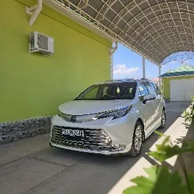 Toyota Sienna 2022