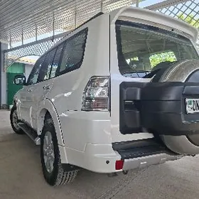 Mitsubishi Pajero 2013