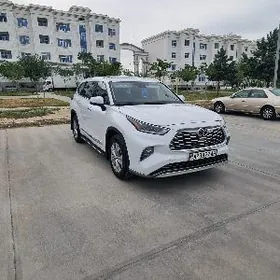 Toyota Highlander 2022