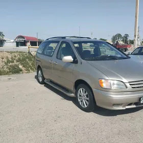 Toyota Sienna 2003