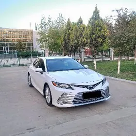Toyota Camry 2024