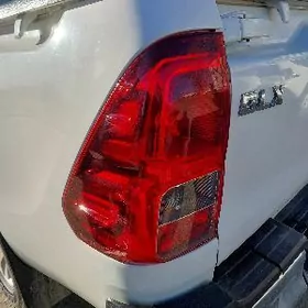 Задний левый фонарь Хайлюкс