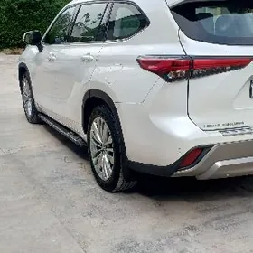 Toyota Highlander 2022