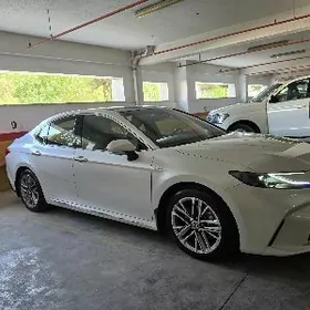 Toyota Camry 2025