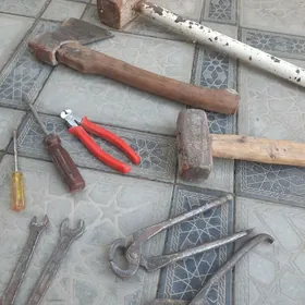 молоток, молот, ключи, лом