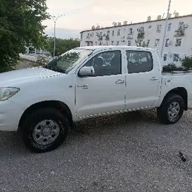 Toyota Hilux 2011