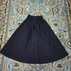 женская черная юбка