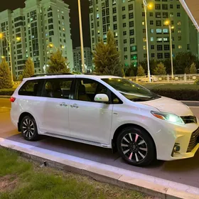 Toyota Sienna 2019