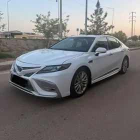 Toyota Camry 2021