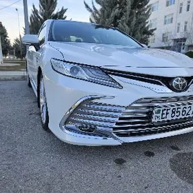 Toyota Camry 2021
