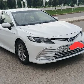 Toyota Camry 2021