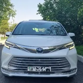 Toyota Sienna 2022