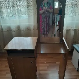 тумба с зеркалом