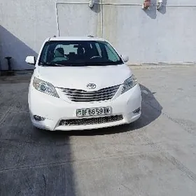 Toyota Sienna 2010