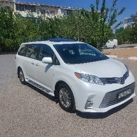 Toyota Sienna 2018