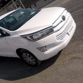 Toyota Innova 2020