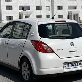 Nissan Tiida 2006