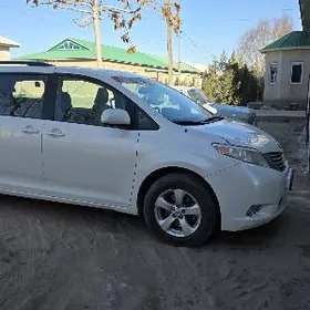 Toyota Sienna 2012