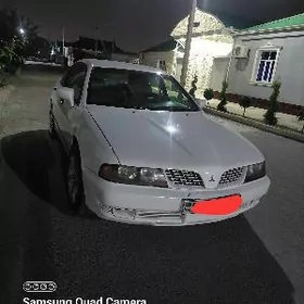 Mitsubishi Diamante 2002