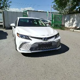 Toyota Camry 2021