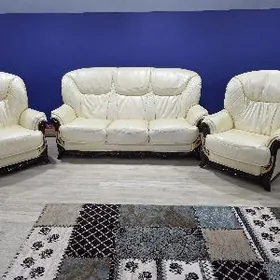 Диван кожанный и 2 кресла