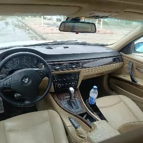 BMW 330 2009