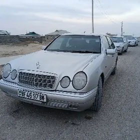 Mercedes-Benz W212 1999