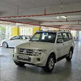 Mitsubishi Pajero 2013