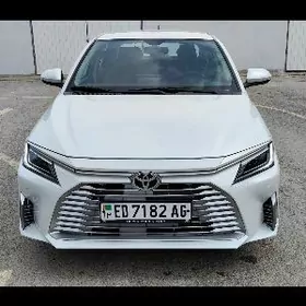 Toyota Yaris 2024
