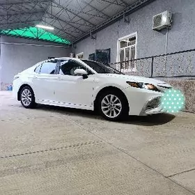 Toyota Camry 2021