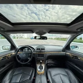 Mercedes-Benz E350 2004