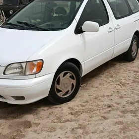 Toyota Sienna 2002