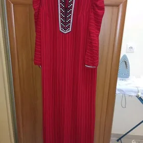 Платье, не дорого, есть ещё