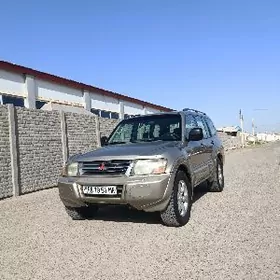 Mitsubishi Montero 2002