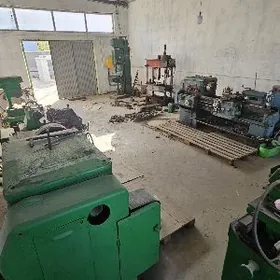 Kärende Tokur Stanok ýer b/n.