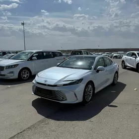 Toyota Camry Hybrid 2025