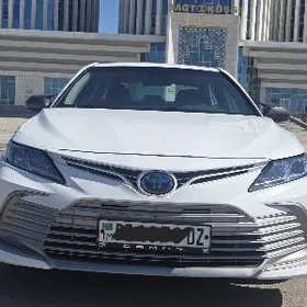 Toyota Camry 2021