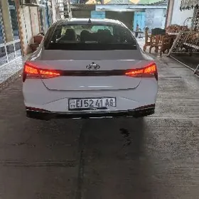 Hyundai Elantra 2022