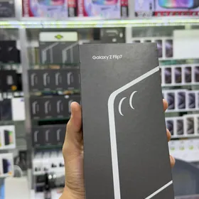 Samsung Z Flip 7. 12/256gb