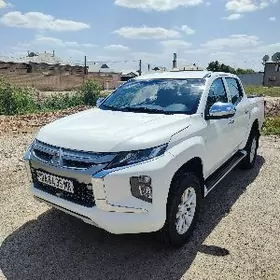 Mitsubishi L200 2021