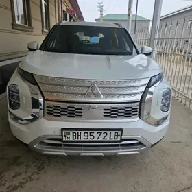 Mitsubishi Outlander 2023