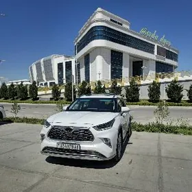 Toyota Highlander 2022